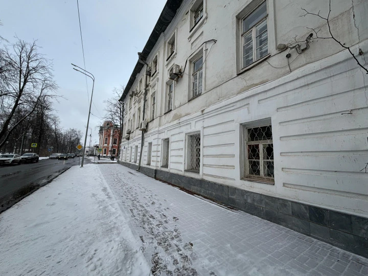 Историческое здание 809,6 кв.м с земельным участком в центре города: Ярославская область, г. Ярославль, пл. Челюскинцев, 10/3