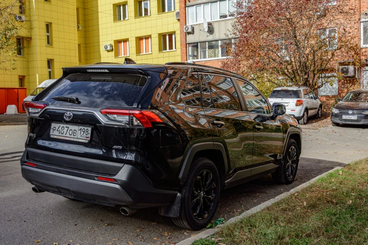 Легковой автомобиль, марка, модель ТС: Toyota, RAV4, 2022 года выпуска; идентификационный номер (VIN): XW7D13FV70S037966; модель, №двигателя: A25A, 0B44990, цвет кузова: черный.