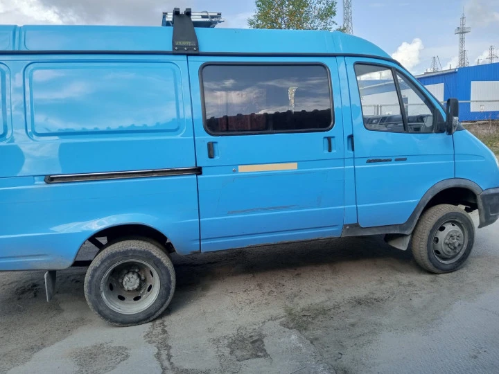 Грузовой фургон цельнометаллический 7 мест ГАЗ 27057.