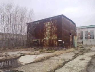 Нежилое здание, общей площадью 115,6 кв. м, с  земельным  участком, общей площадью 1 248 кв. м, расположенные по адресу: Тюменская обл, Тобольск, БСИ-1-квартал 3 тер, лит. 15