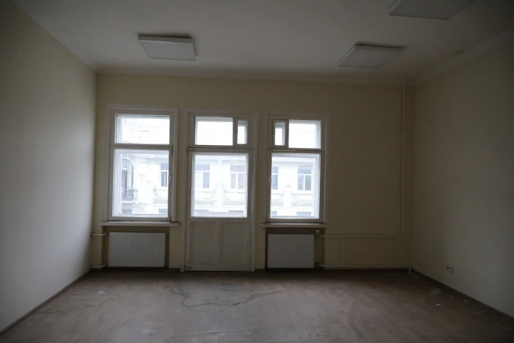 Право аренды помещения площадью 358 кв. м в Апраксином дворе