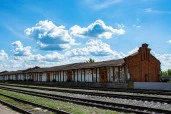 Имущественный комплекс (земельный участок и 6 зданий) в Орловской области, г. Ливны, ул. Баженова