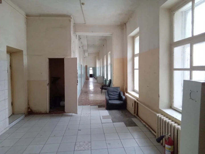 Здание 1319 кв.м и земельный участок 2173 кв.м, расположенные по адресу: Российская Федерация, Московская область, городской округ Чехов, поселок Мещерское, улица Дубравная, строение 15м