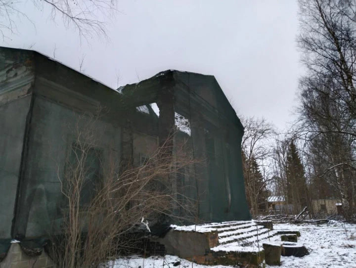 Здание с участком в Красном Селе