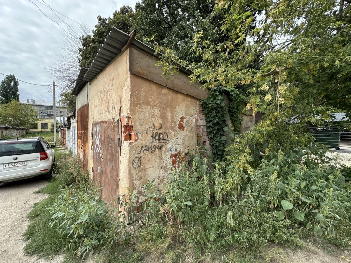 Здание (гараж), площадь 15,2 кв. м., кадастровый номер: 48:20:0000000:25404, местоположение: Липецкая область, г Липецк, гараж во дворе д. 55 по ул. Интернациональной