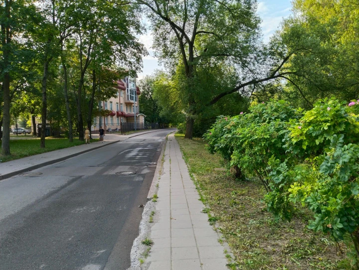 Здание 276,8 кв.м с участком под реконструкцию