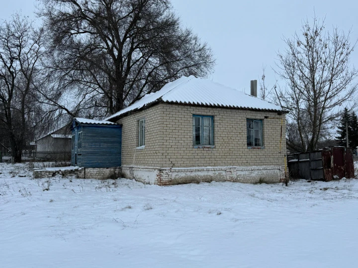 Здание 74,6 кв.м и з/у в Курской области, с. Красная Долина