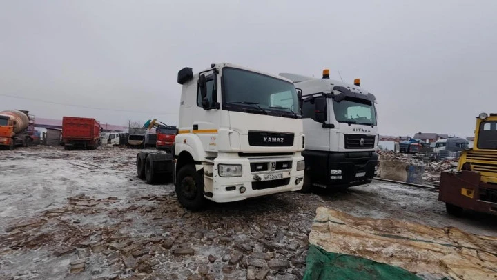Седельный тягач КАМАЗ 65206-Т5, 2018, Идентификационный номер: XTC652065J2515251, принадлежащий Продавцу на праве собственности, что подтверждается Договором купли-продажи № ОВ/Ф-72630-38-01-С-01 от 21.11.2022 г.