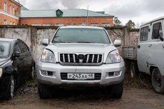Легковой автомобиль Land Cruiser Prado 120, 2008 года выпуска