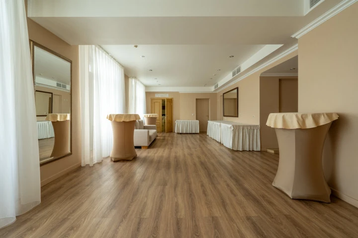 Гостиница 4* в  г. Ярославле, на Московском пр-те, д. 10/15, с земельным участком