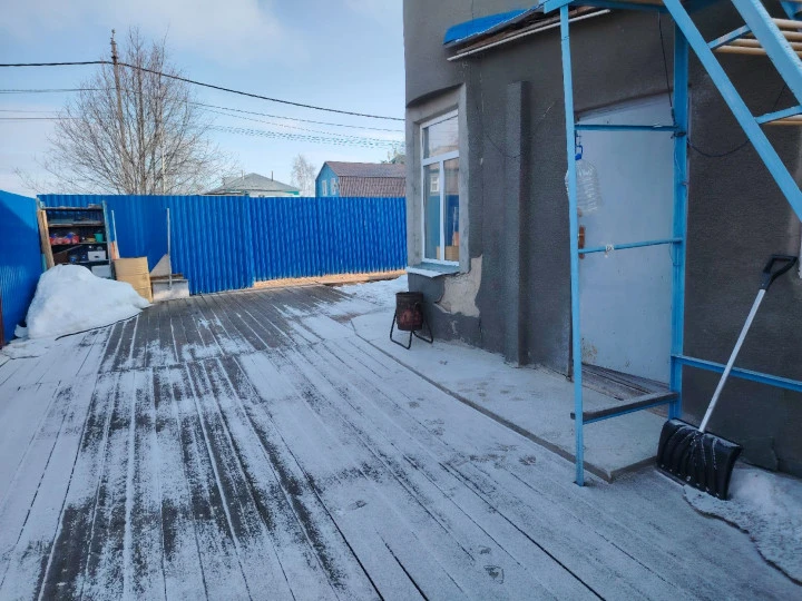 Здание общей площадью 172,2 кв.м и земельный участок, расположенные  по адресу: Ханты-Мансийский автономный округ  Югра, Березовский муниципальный район, пгт. Березово, ул. Быстрицкого, д.42