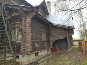 Историческое здание с участком в Ломоносове