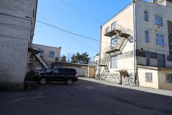 Имущественный комплекс в Петродворцовом районе Санкт-Петербурга