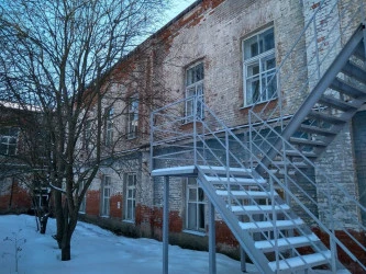 Здание 1319 кв.м и земельный участок 2173 кв.м, расположенные по адресу: Российская Федерация, Московская область, городской округ Чехов, поселок Мещерское, улица Дубравная, строение 15м