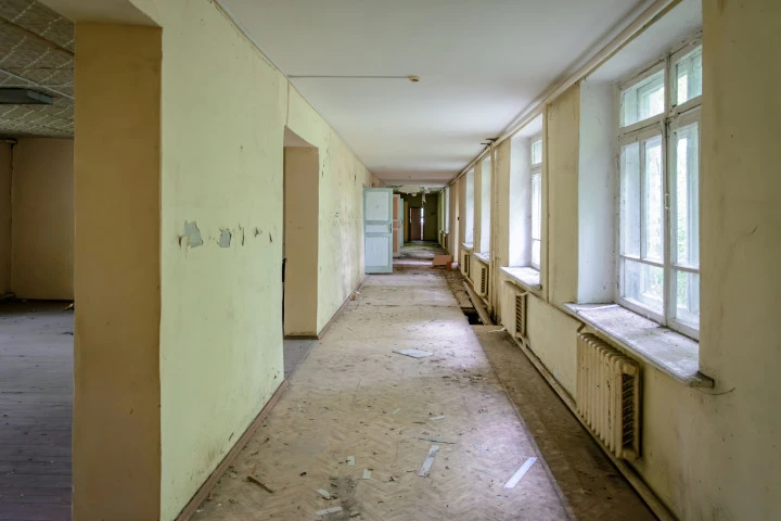 Здание с земельным участком 5 966 кв.м. в с. Паниковец