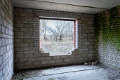 Объект незавершенного строительства 184,6 кв.м. (степень готовности 70%) и земельный участок 2 990 кв.м. в Орловской области, муниципальный район Кромской, с.п. Гостомльское, п. Шоссе