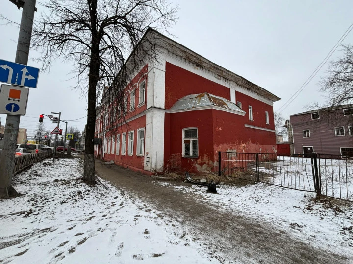 Историческое здание с земельным участком, расположенное по адресу: Ярославская область, г. Ярославль, Московский проспект, д. 43/10