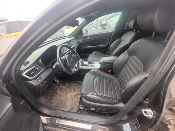 Автомобиль KIA OPTIMA, 2018, Идентификационный номер: XWEGW413BJ0006542, принадлежащий Продавцу на праве собственности, что подтверждается Договором купли-продажи № ОВ/Ф-39512-02-01-С-01 от 28.04.2018 г.