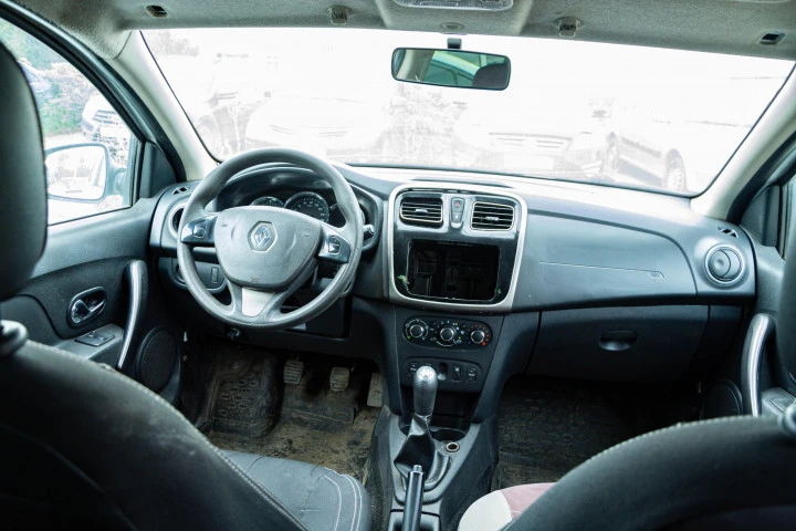 Легковой автомобиль - Renault Logan