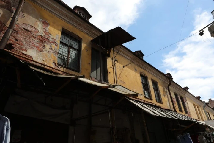 Право аренды помещения площадью 452,4 кв. м в Апраксином дворе.