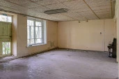 Здание с земельным участком 5 966 кв.м. в с. Паниковец