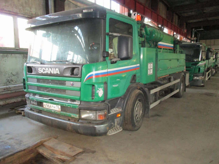Цистерна SCANIA P94DB 4Х2LB300 "JLH FLEXLINE 207" Регистрационный знак: В964ТМ78  VIN: YS2P4X20002005552 Инвентарный номер: 50081л