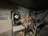 Здание с участком в центре