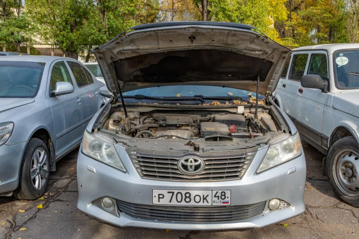 Легковой автомобиль марка, модель ТОЙОТА КАМРИ, 2012 года выпуска, идентификационный номер (VIN): XW7BF4FK00S009169, модель, № двигателя: 2 AR 0651006, цвет кузова  серебристый металлик