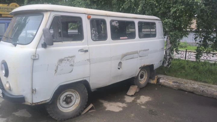 Специализированный пассажирский УАЗ 22069-04