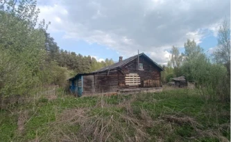 Нежилое здание, площадь 125,6 кв.м с земельным участком площадью 2190 кв.м,: Ярославская область, Угличский район, г. Углич, п. Мебельщиков, д. 19