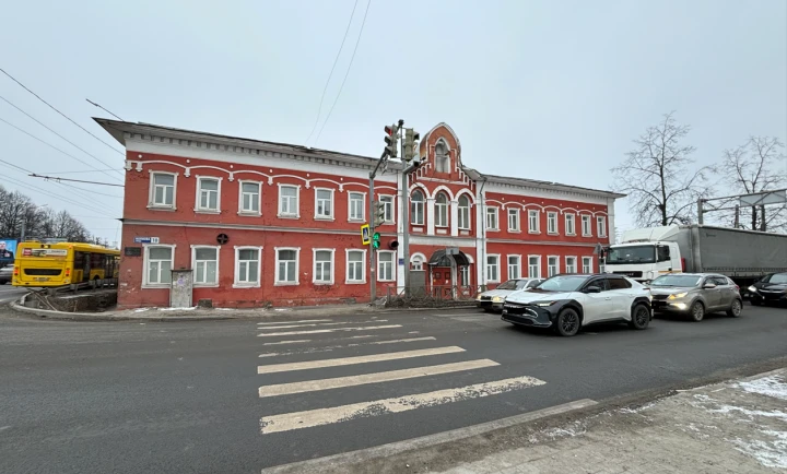 Историческое здание с земельным участком, расположенное по адресу: Ярославская область, г. Ярославль, Московский проспект, д. 43/10