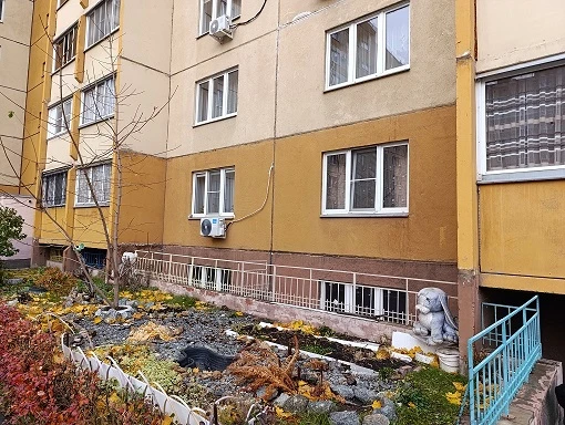 Нежилое помещение - 113,6 кв. м., кадастровый номер 74:36:0209016:5889. Адрес: Челябинская обл., г. Челябинск, ул. Эльтонская 1-я, д. 48, пом. 4, цокольный этаж.