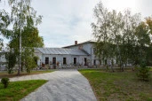 Имущественный комплекс в составе, которого: земельный участок, общей площадью 5 583 кв.м., кадастровый номер: 48:11:0470166:12, 2 здания и 2 сооружения, в т.ч. здание объекта культурного наследия «Здание торгового техникума», конец XVIII-начало XIX в.