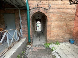 Право аренды нежилого помещения, общей площадью 178,9 кв.м., этаж 1, 2: Костромская область, г. Галич, ул. Ленина, д.10