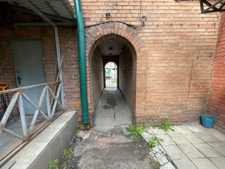 Право аренды нежилого помещения, общей площадью 178,9 кв.м., этаж 1, 2: Костромская область, г. Галич, ул. Ленина, д.10