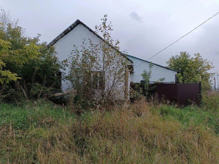 Жилой дом, общей площадью 94 кв. м.; Земельный участок, общей площадью 1 219 кв. м. Адрес: Курганская обл, Щучанский р-н, Чумляк с, Советская ул, дом 16