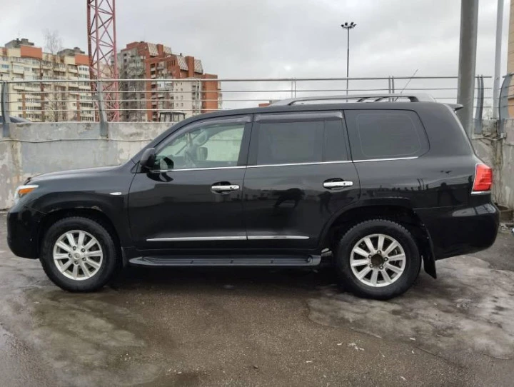 Автомобиль LEXUS LX570