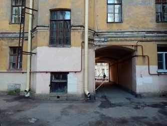 Помещение свободного назначения в Василеостровском районе на 15-й линии В.О.