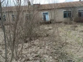 1) Земельный участок площадь 22 575 +/- 107 кв.м., кад.№: 48:14:1560105:12; 2) Здание 912,9 кв. м.; 3) Здание 116,4 кв. м.; 4) Сооружение 25,6 кв. м. по адресу: Липецкая обл, р-н Становлянский, с. Семенек, ул. Юрикова, д. 23