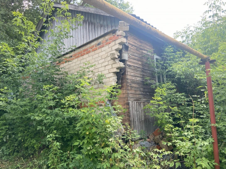 Нежилое здание с з/у в д. Глинки Орловской области