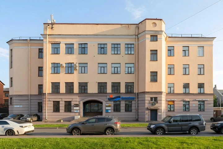 Бизнес-центр с участком в Выборгском районе