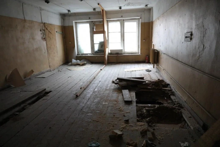 Право аренды помещения площадью 1 457,2 кв. м в Апраксином дворе.