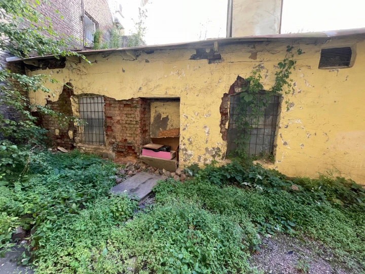 Здание 63,7 кв.м с участком на Марата