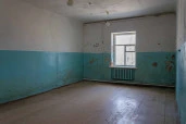 Земельный участок площадью 4 979 кв.м. с расположенными на нем зданиями врачебной амбулатории, гаража, склада по адресу: Липецкая область, м.о. Добровский, с. Ратчино, улица Ленина, д.7