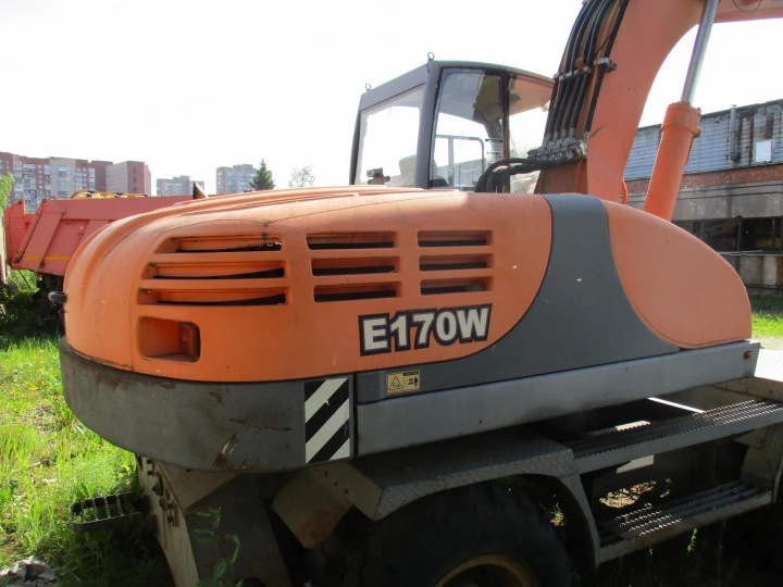 Экскаватор E170W