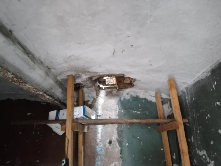Нежилое здание площадью 8,8 кв. м, расположенное на земельном участке площадью 12 кв. м на Курляндской улице