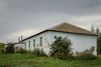 Здание с земельным участком 1247 кв.м. в с. Голиково