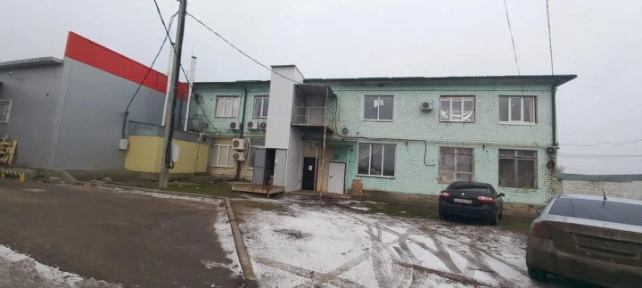 Продажа нежилого помещения 76,6 кв. м и 8/100 доли в праве общей долевой собственности на земельный участок площадью 1 896 кв. м в Волгоградской области