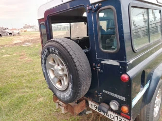 Автомобиль Land Rover Defender 110 SW