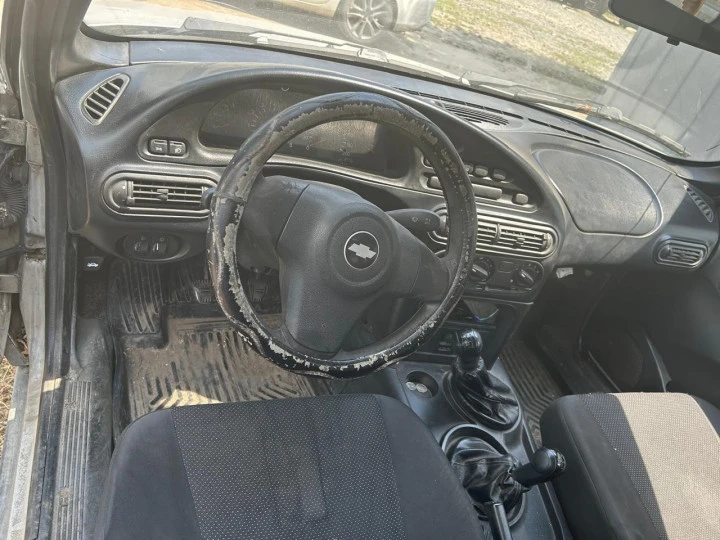 Автомобиль Шевроле Нива